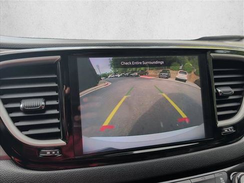 Used 2025 Chrysler Pacifica Select FWD image 15