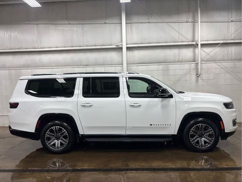 Used 2024 Jeep Wagoneer L Series II w/ Flexible Seating Group image 33