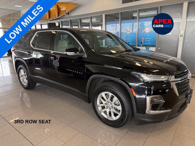 Used 2022 Chevrolet Traverse LS FWD image 1