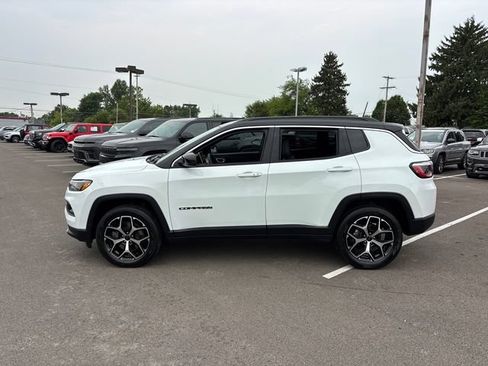 Used 2025 Jeep Compass Limited AWD/4WD image 3