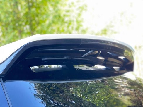 Used 2020 Land Rover Discovery SE image 53