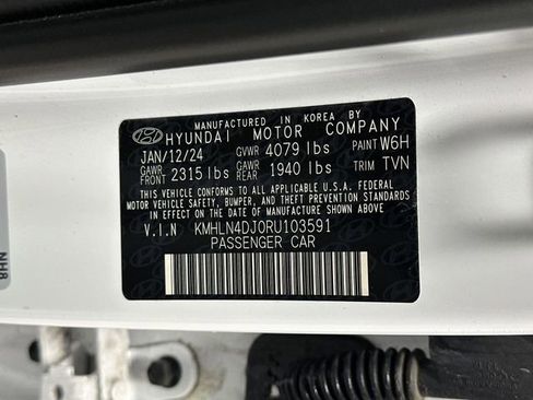 Used 2024 Hyundai Elantra Limited image 37