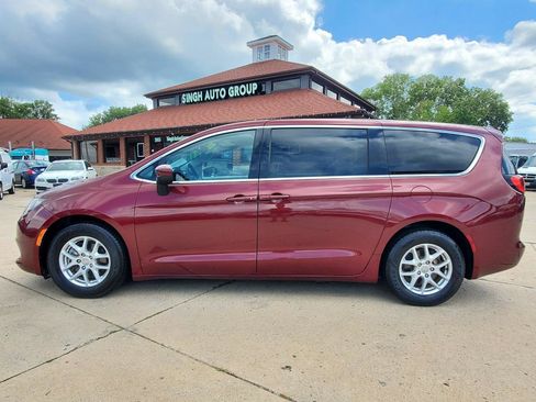 Used 2017 Chrysler Pacifica Touring FWD image 5