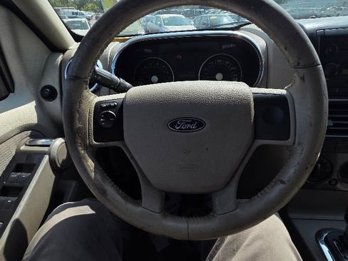 Used 2007 Ford Explorer XLT image 17