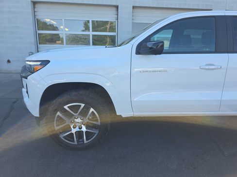 Certified 2024 Chevrolet Colorado Z71 w/ Z71 Convenience Package 2 AWD/4WD image 17