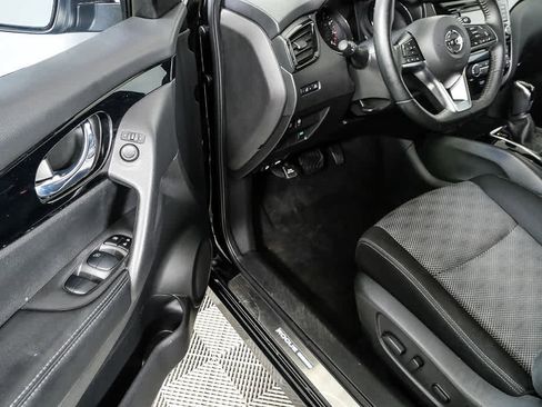 Used 2019 Nissan Rogue Sport SV w/ All-Weather Package FWD image 7