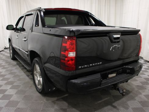 Used 2013 Chevrolet Avalanche LTZ AWD/4WD image 30