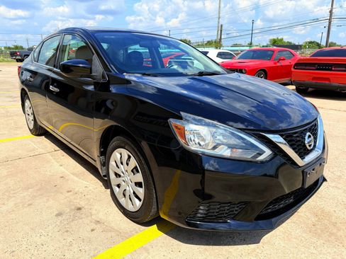 Used 2019 Nissan Sentra S image 4
