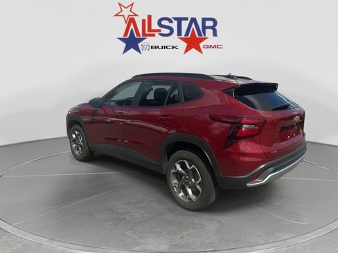 Used 2025 Chevrolet Trax LT FWD image 5