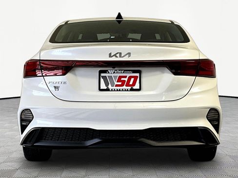 Certified 2024 Kia Forte LXS FWD image 5