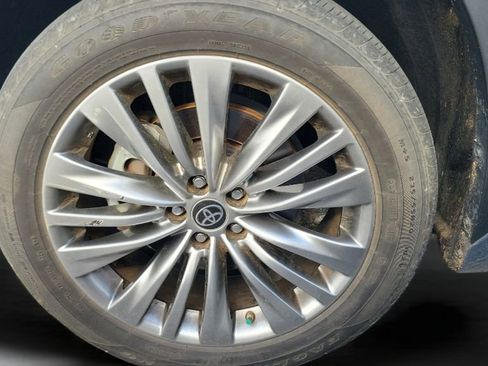 Used 2022 Toyota Highlander Platinum image 4