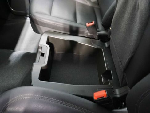 Certified 2025 GMC Sierra 1500 SLT image 25