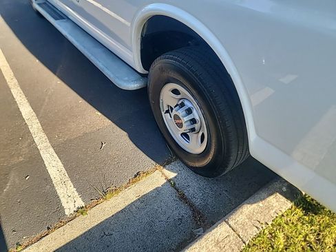 Used 2024 GMC Savana 2500 w/ Driver Convenience Package image 8