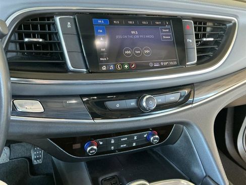 Used 2020 Buick Enclave Essence image 7