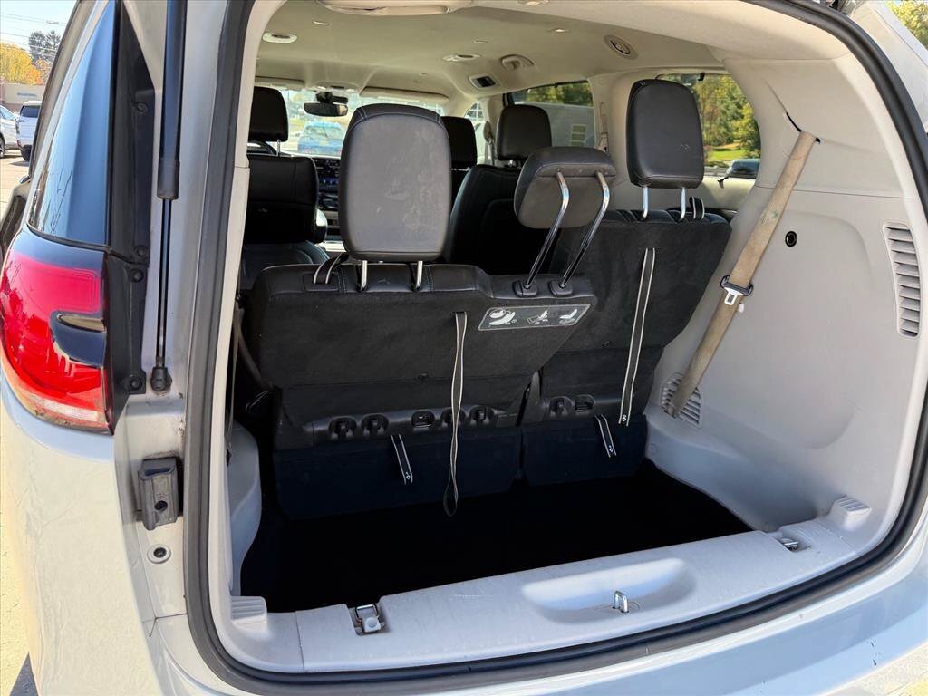 Used 2021 Chrysler Pacifica Touring-L FWD image 26