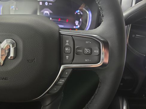 Used 2025 RAM 2500 Laramie AWD/4WD image 17