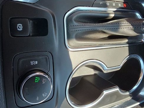 Used 2019 Chevrolet Traverse LT image 25