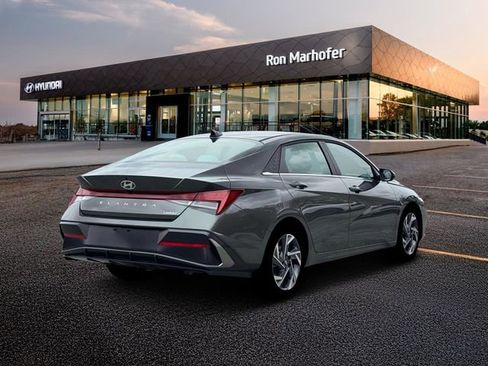 New 2026 Hyundai Elantra Limited FWD image 7