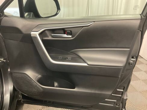 Used 2025 Toyota RAV4 XLE AWD/4WD image 25