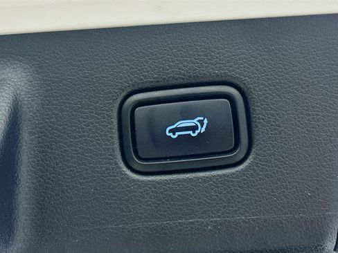 Used 2023 Hyundai Palisade SEL w/ Premium Package image 32