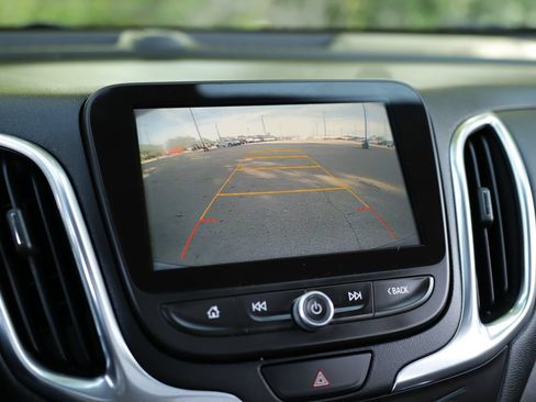 Used 2018 Chevrolet Equinox LT w/ Sun & Infotainment Package FWD image 14