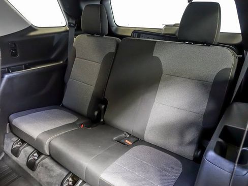 Used 2020 Chevrolet Traverse LT image 16