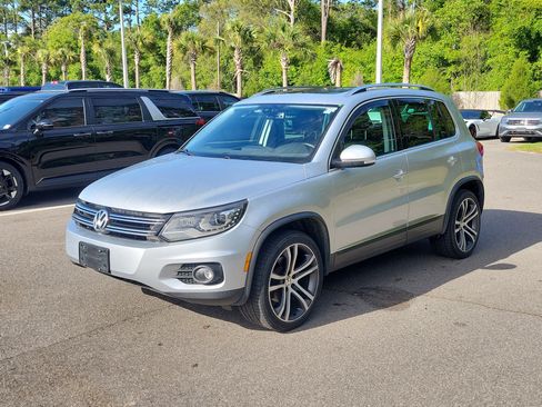 Used 2017 Volkswagen Tiguan SEL image 3