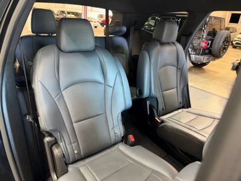 Used 2024 Buick Enclave Premium FWD image 33