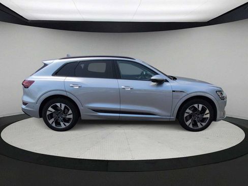 Used 2022 Audi e-tron Premium w/ Convenience Plus Package AWD/4WD image 9