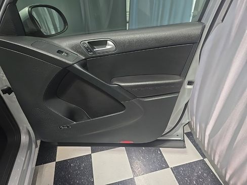 Used 2016 Volkswagen Tiguan SEL image 6