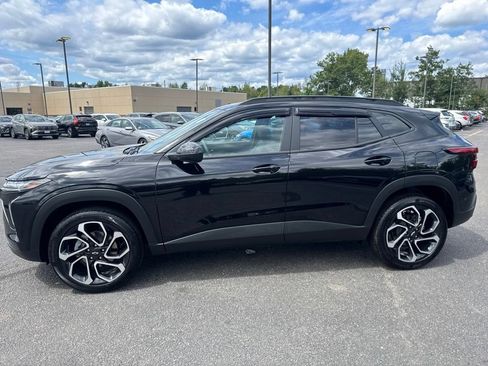 Used 2026 Chevrolet Trax RS w/ Sunroof Package FWD image 3