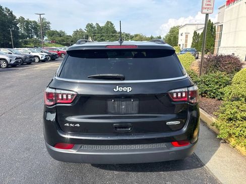 Used 2024 Jeep Compass Latitude AWD/4WD image 3