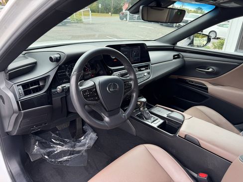 Used 2022 Lexus ES 350 w/ Premium Package image 10