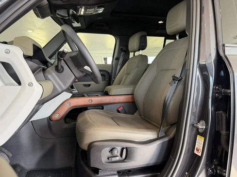 Used 2024 Land Rover Defender 110 X-Dynamic SE image 10