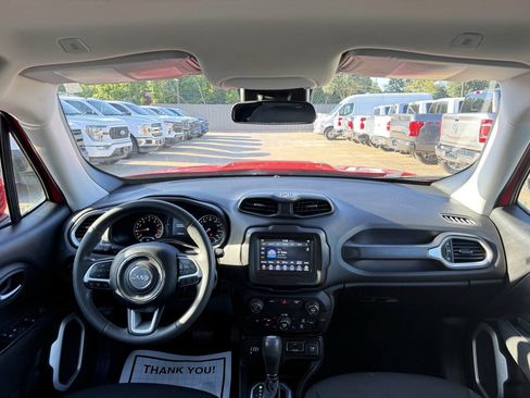 Used 2018 Jeep Renegade Latitude AWD/4WD image 17