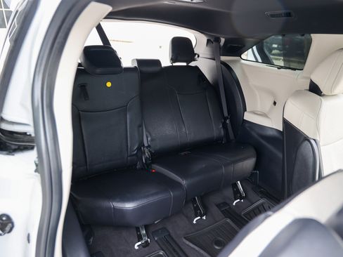Used 2025 Toyota Sienna Platinum FWD image 50