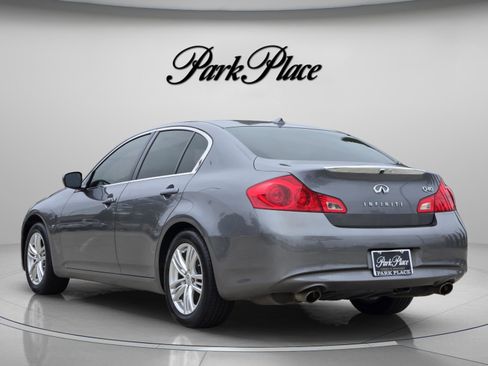 Used 2015 INFINITI Q40 w/ Navigation Package RWD image 3