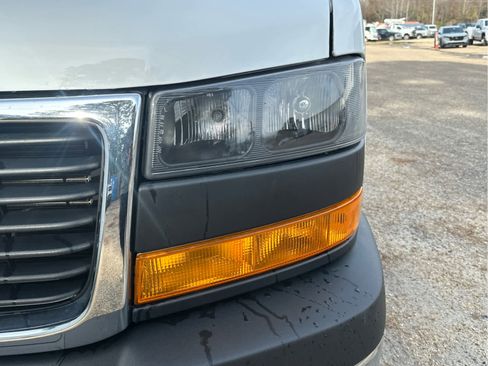 Used 2024 GMC Savana 2500 w/ Driver Convenience Package image 9