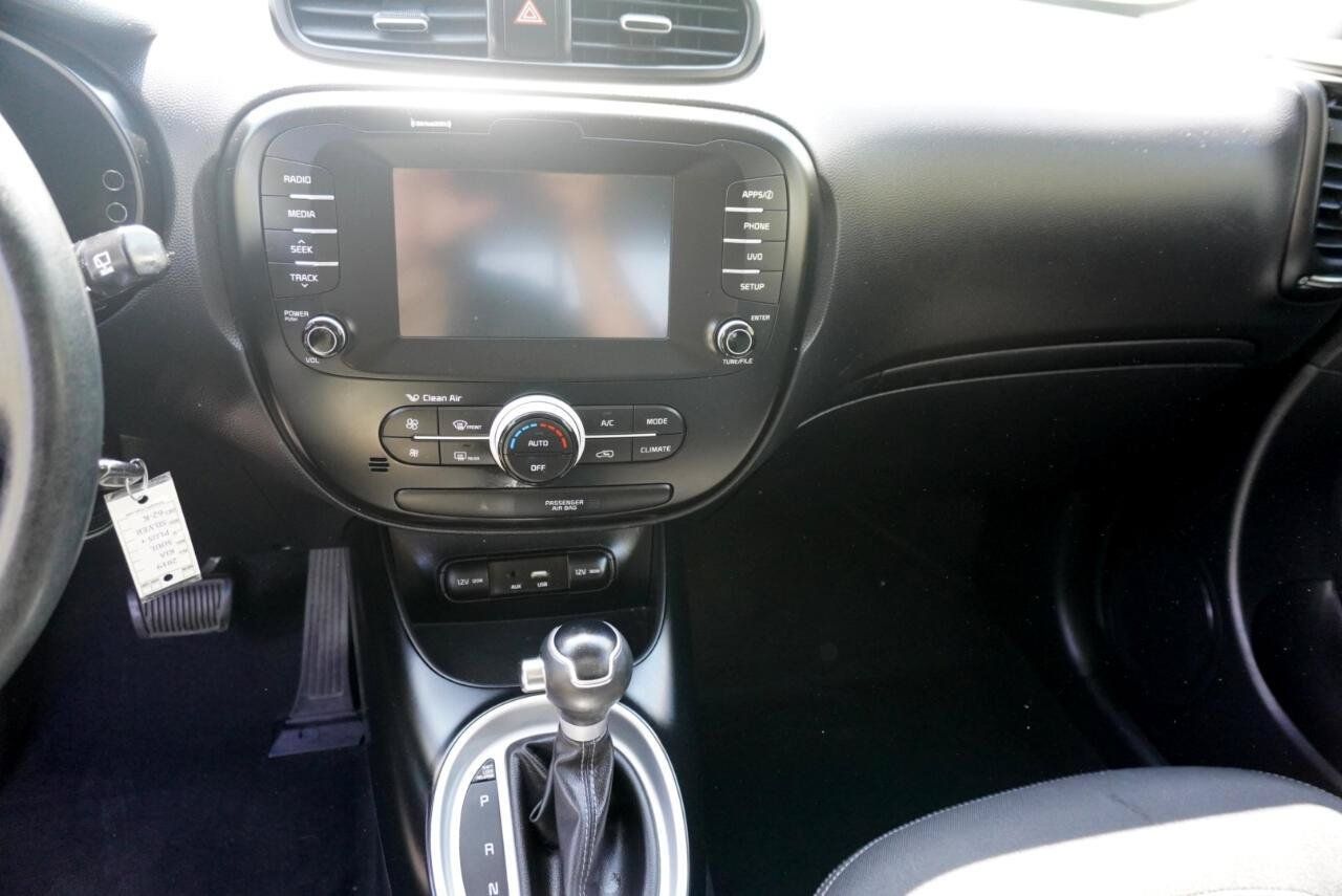 Used 2019 Kia Soul + FWD image 29