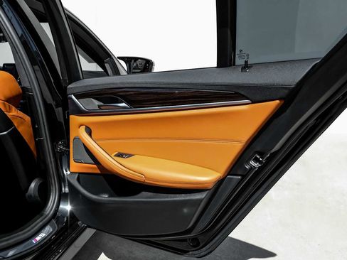 Used 2023 BMW M5 image 44