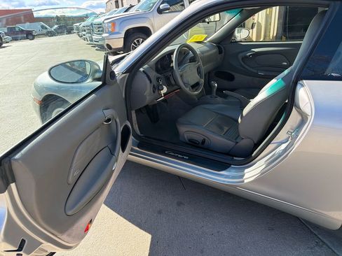 Used 2001 Porsche 911 Carrera image 10