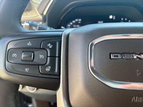 Used 2023 GMC Yukon XL Denali AWD/4WD image 18