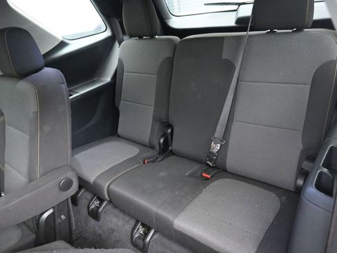 Used 2021 Chevrolet Traverse LT image 14