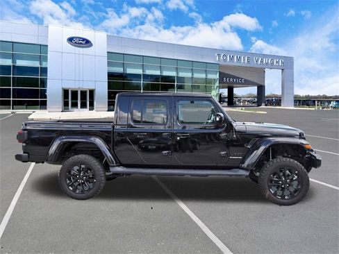 Used 2022 Jeep Gladiator Overland image 5