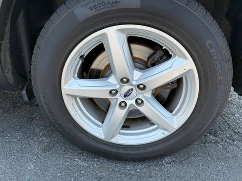 Used 2016 Ford Explorer XLT w/ Equipment Group 202A AWD/4WD image 29
