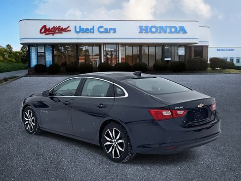 Used 2017 Chevrolet Malibu LT w/ Leather Package image 3