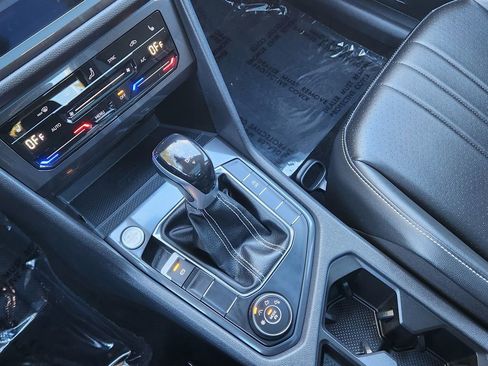 Certified 2024 Volkswagen Tiguan SE image 25