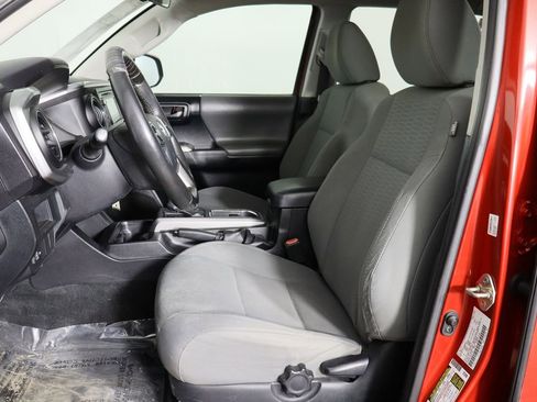 Used 2016 Toyota Tacoma SR5 image 7