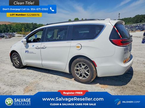 Used 2022 Chrysler Pacifica Touring FWD image 3