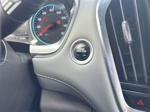 Used 2018 Chevrolet Traverse LT image 16